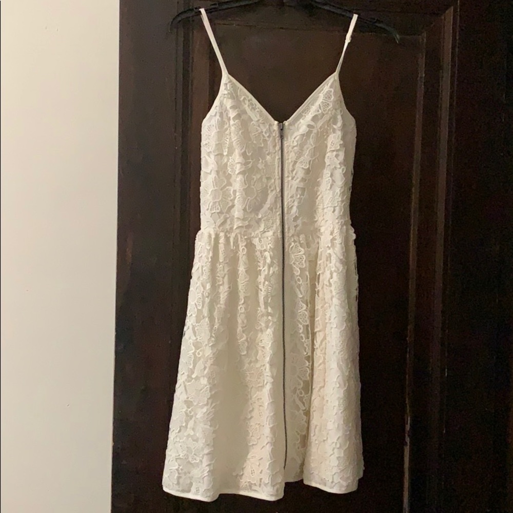 🦋 LACEY WHITE SUMMER DRESS 🦋Francesca’s Boutique